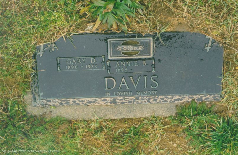 Rev. Gary Davis Headstone #2 - Jim Walton - December 1999
